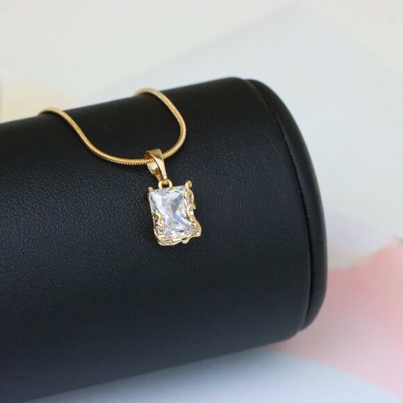 "Elegant Rose Gold Pendant with Rectangle Crystal and Filigree Frame, XPPT1383 - Picture 4 of 13